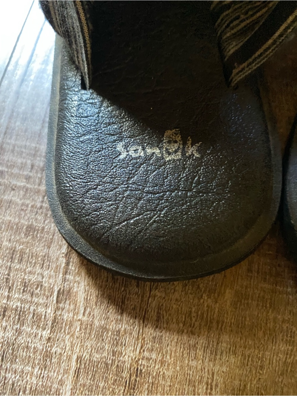 Sanuk Black and Striped Gray Elastic Strap Sandals - Picture 4 of 6